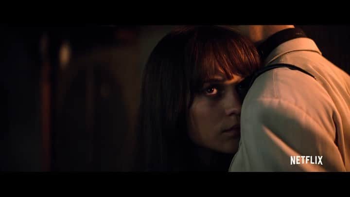 アリシア・ヴィキャンデルのインスタグラム：「The trailer for Alicia’s new movie ‘Earthquake Bird’ is out.  Link to full trailer in bio.」