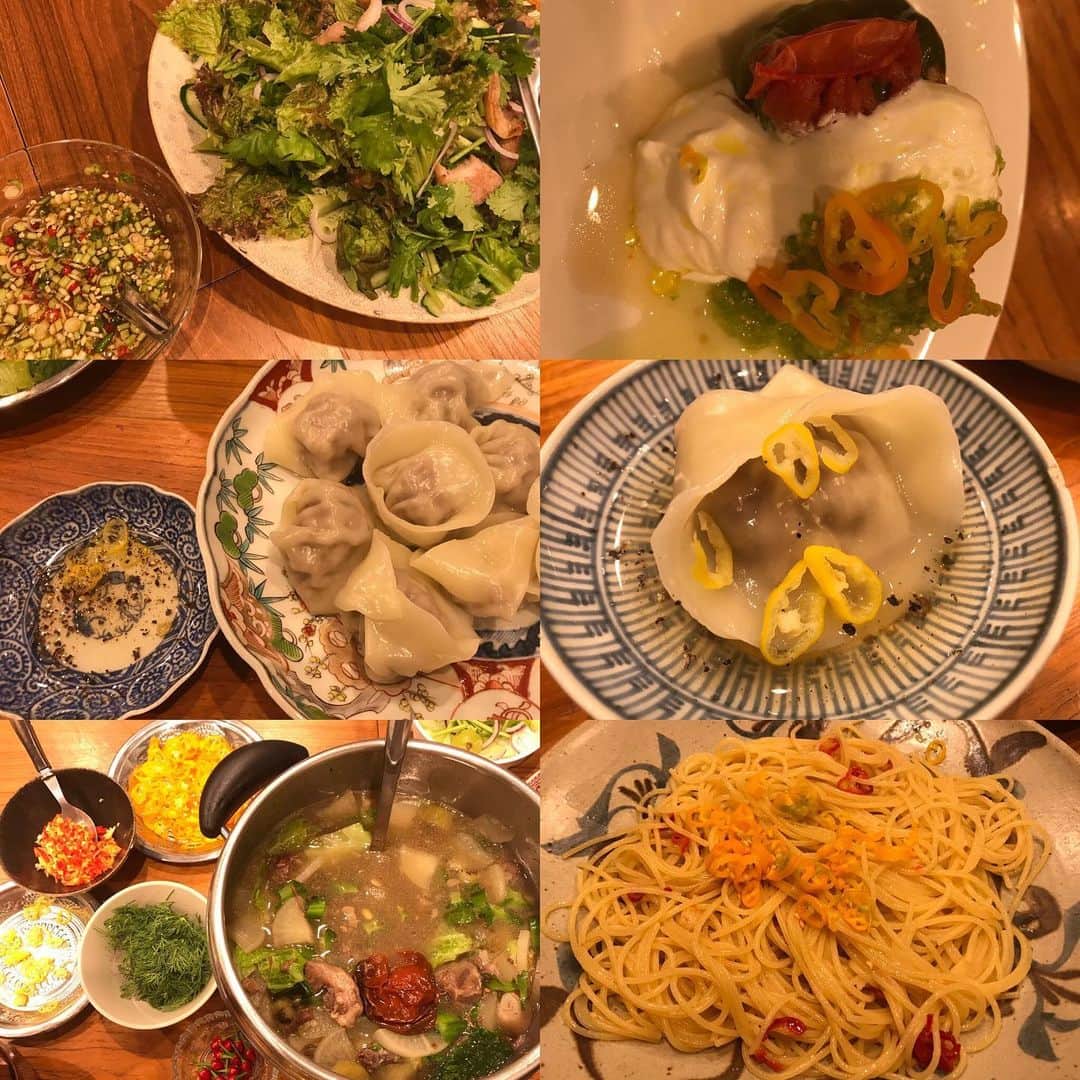 栗原友さんのインスタグラム写真 - (栗原友Instagram)「ナムトックムー、ラムとウイキョウの水餃子、モロッコ風ピーマン肉詰め、牛スネ、牛スジのスープ、ペペロンチーノに全て唐辛子。生唐辛子、楽しいなあ！ 興味ある方、ここで買えますよ。 @peppers_jp」10月9日 23時46分 - kuri__tomo