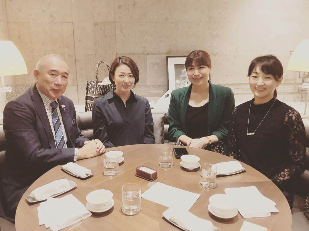 田中雅美さんのインスタグラム写真 - (田中雅美Instagram)「上治さんには、現役時代からお世話になっております。  数々のオリンピックに携わってこられた貴重なお話、 スポーツ界のみならず幅広い合流のお話、 この日もすごくすごく勉強になりました。  競技者としては引退した私たちを、今もなお気にかけてくださり、色々とアドバイスをくださったり、応援してくださって、本当にありがたいです。  #上治さん #いつもありがとうございます #感謝 #リスペクト」10月9日 23時40分 - tanakamasami_official