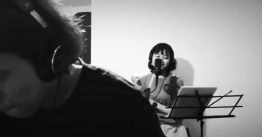 のインスタグラム：「リハをちょい見せ✴︎✴︎ こちらは  前からやってみたいなと思ってた  初めてのカバー  やっぱり好きな曲  21日（月）19:30〜「クロ」 22日（祝）13:00〜「シロ」  京都SOLE CAFEにて お待ちしてます！  #竹仲絵里　#カフェライブ　#cafelive #京都ライブ　#SOLEcafe #リハちょい見せ　#reversal #竹内まりや　#September #カバー曲　#上田壮一」