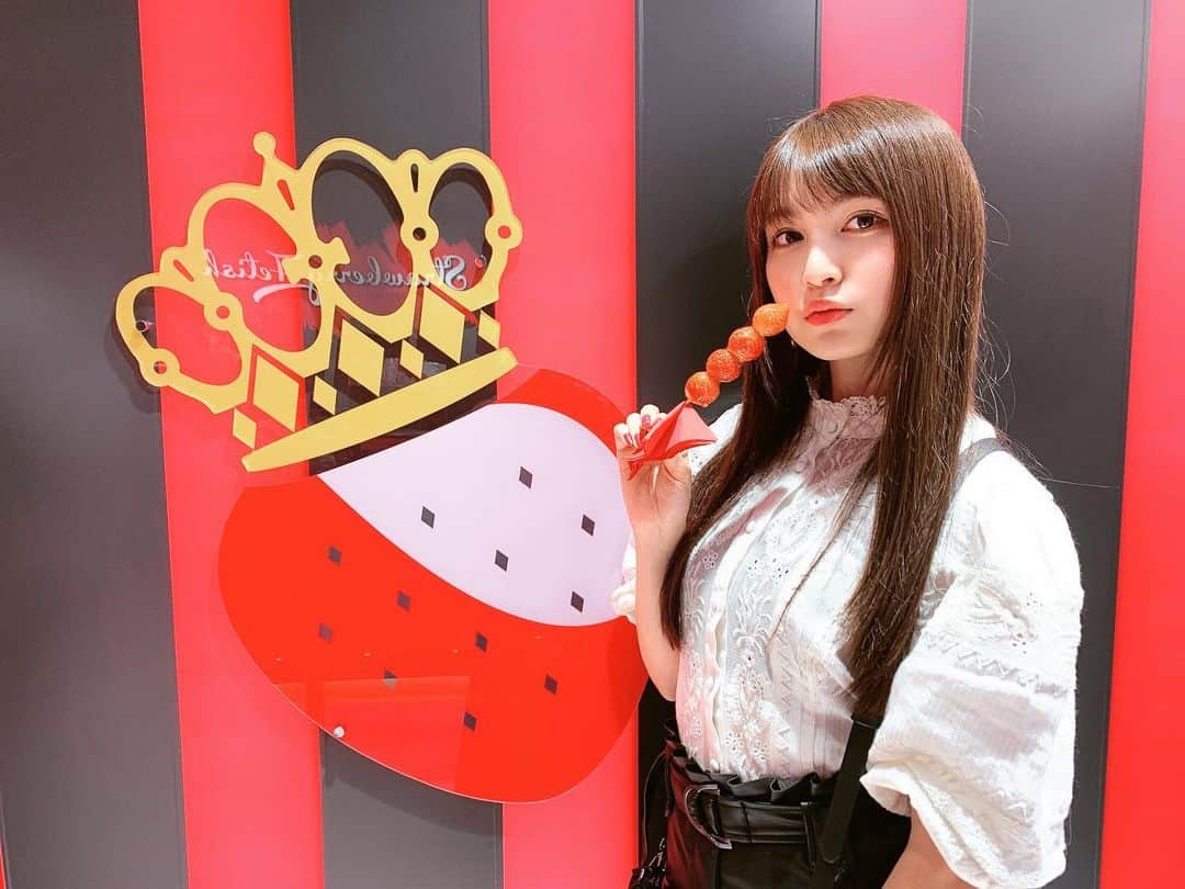 神志那結衣さんのインスタグラム写真 - (神志那結衣Instagram)「いちご飴🍓 #竹下通り」10月9日 23時41分 - jiina27