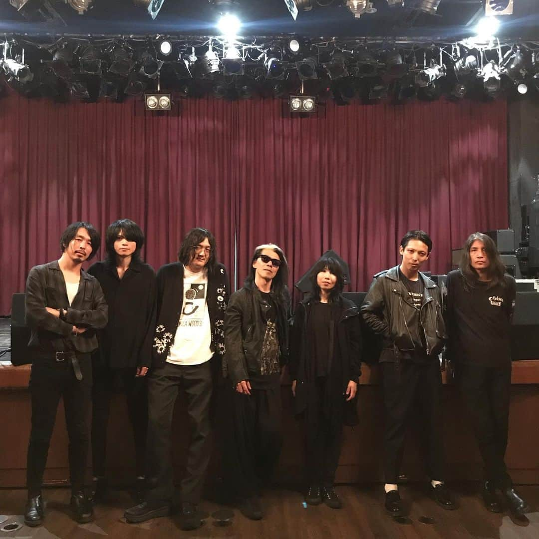 BORISさんのインスタグラム写真 - (BORISInstagram)「Boris x THE NOVEMBERS “unknown flowers “ 大阪編 at 梅田シャングリラ Finished!! ご来場の皆さんありがとうございました、楽しかった！T #borisdronevil #borisheavyrocks @the_novembers #梅田シャングリラ」10月10日 0時27分 - borisdronevil