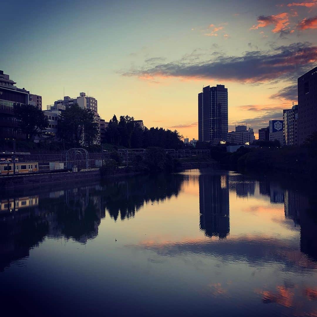 有森裕子さんのインスタグラム写真 - (有森裕子Instagram)「ある駅から見える 秋の夕暮れ」10月10日 0時34分 - arimori.yuko33