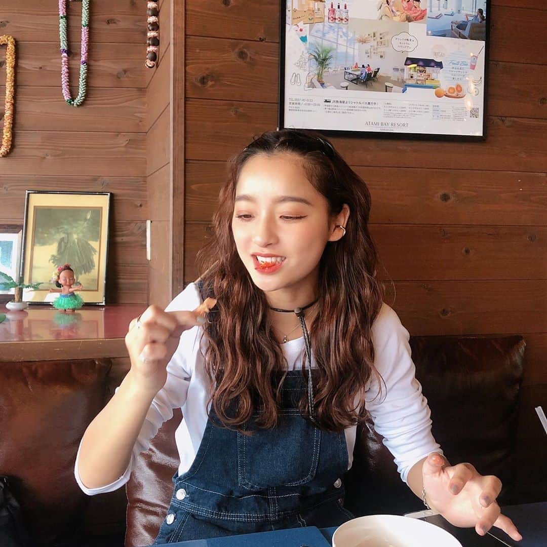 のインスタグラム：「・ エビちゃん食べてる瞬間を お友達が撮ってくれたんだけども なんか面白いな🦐」