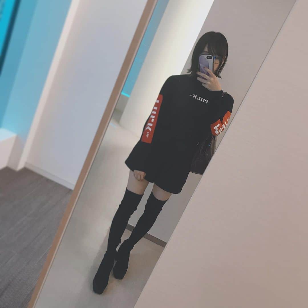 三田麻央のインスタグラム：「やっとはけたよニーハイブーツ😭 秋万歳😭😭✋✋」