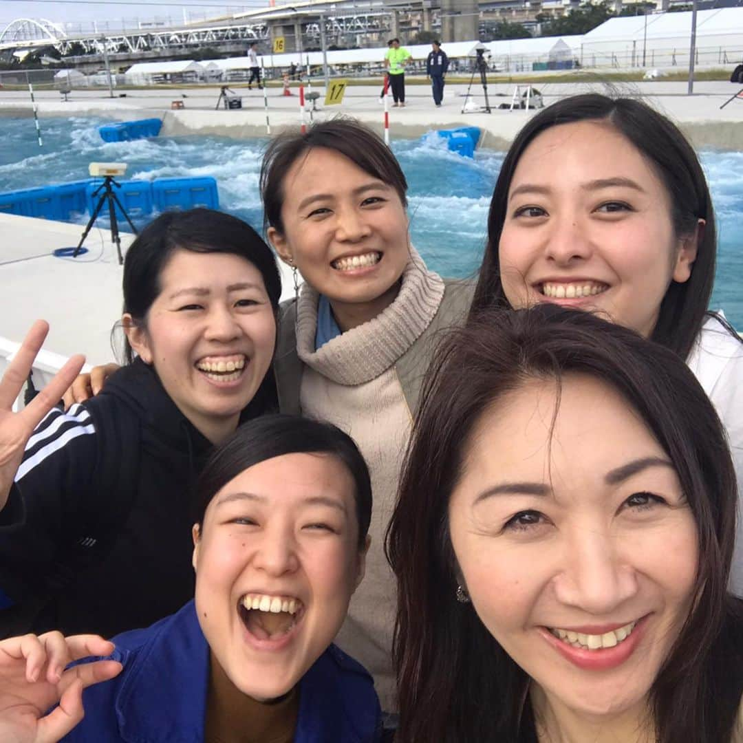 平野 早矢香さんのインスタグラム写真 - (平野 早矢香Instagram)「ハネタクおめでとう‼️‼️ 一緒に応援に行ったミキハウス社員の皆さんと、レース後お疲れのハネタクに写真をおねだり🙏チームミキハウス最高です✨😆 #カヌー #スラローム #羽根田卓也 #ミキハウス #東京五輪代表決定 #4大会連続出場 #素晴らしい  明日10月25日(金)は #テレビ朝日 #グッドモーニング #朝6時から出演です」10月24日 19時50分 - sayakahirano0324