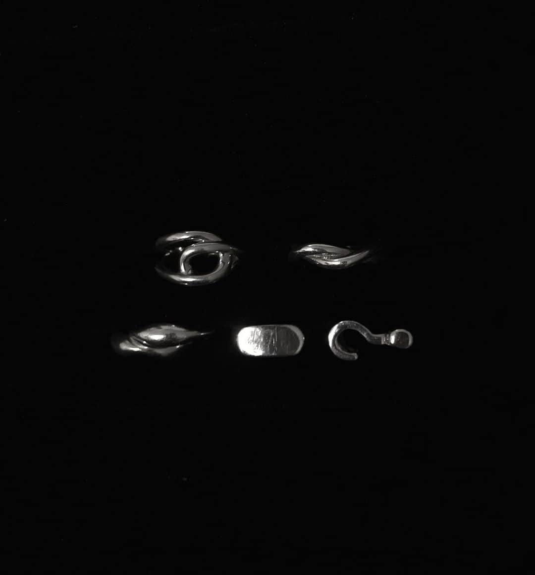 のインスタグラム：「my rings❤︎❤︎ シルバー可愛いなあ🥺 新作発売スタートしてるよ、 ストーリーからチェックしてね🔥 @leannofficial  #LEANN#leannofficial#リーン #silver925#silverrings」