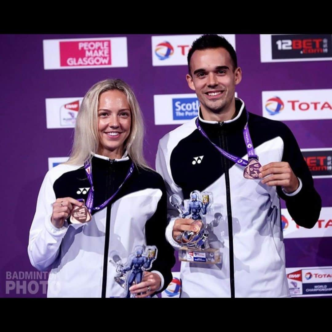 ガブリエル・アドコックさんのインスタグラム写真 - (ガブリエル・アドコックInstagram)「Throw back thursday to this surreal moment in my badminton career. World bronze in 2017. What an incredible feeling! Excuse the eye bags (dior of course🤪😖) It was a pretty heavy night of celebrating. I remeber the next day we had a formal dinner with prince Andrew and both me & chris sat either side smelling like skunks🤦🏼‍♀️ #poorhim🤣👍🏼 #worthit #amazingmoments #tbt🏸」10月24日 20時16分 - gabbyadcock1