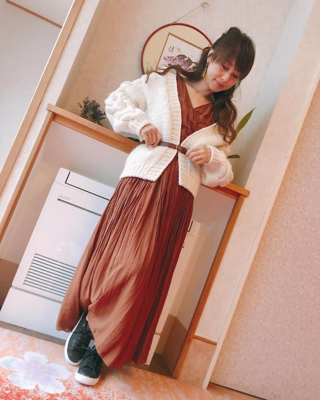 渡辺美奈代さんのインスタグラム写真 - (渡辺美奈代Instagram)「衣装！  ワンピ✖️ざっくりカーディガン」10月24日 12時05分 - watanabe_minayo