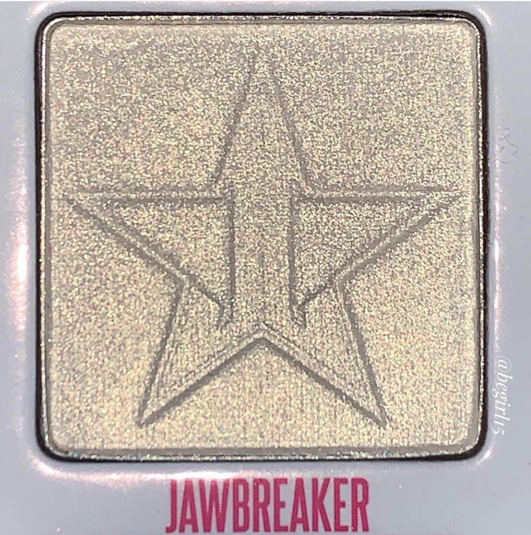 Jeffree Star Cosmeticsさんのインスタグラム写真 - (Jeffree Star CosmeticsInstagram)「@begirl15 zooming in on shade #JAWBREAKER from our #jawbreakerpalette 🍭 This silky metallic can be used on the eyes or face to give you the most stunning reflective glow🔥#jeffreestarcosmetics」10月24日 12時05分 - jeffreestarcosmetics