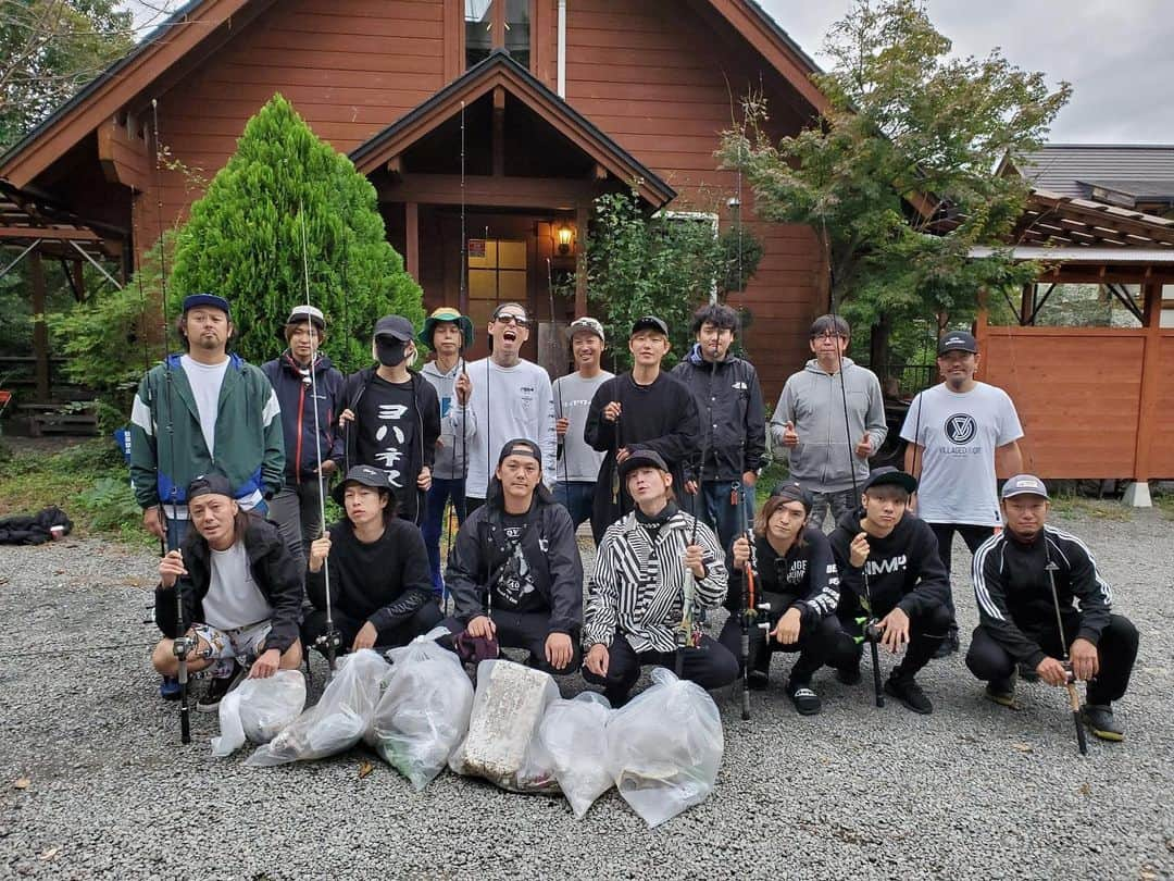 IKEさんのインスタグラム写真 - (IKEInstagram)「第1回  HITOKI  CUP  初のバス釣りトーナメント！  初、相模湖！  みんな坊主（笑）  釣れないときゃー釣れない（笑）  みんなでゴミ拾いしてきやした◎  釣り好きミュージシャン大集合でした（╹◡╹） いんだよ、釣れたらラッキーなんだよ☆  楽しかった✌️」10月24日 12時12分 - ike1984official