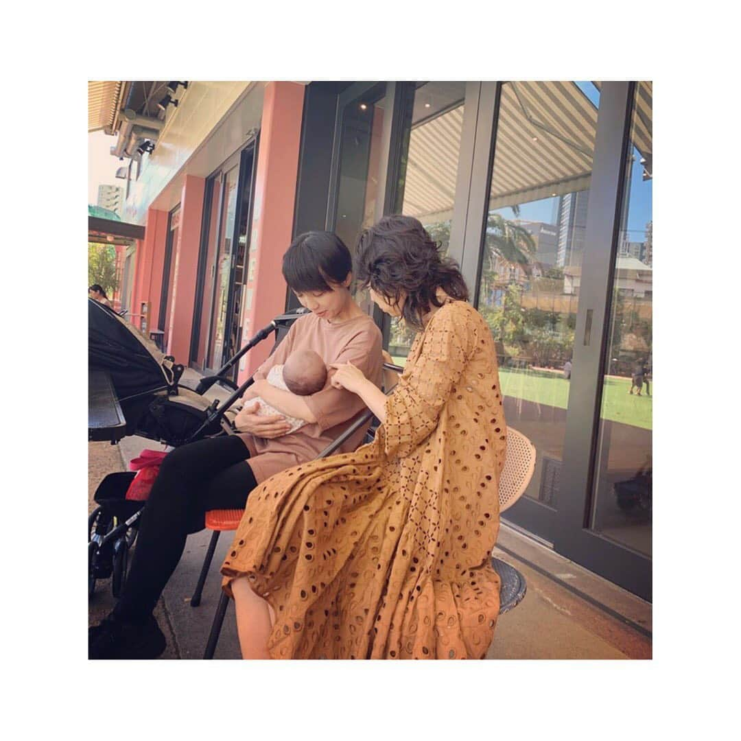 小脇美里さんのインスタグラム写真 - (小脇美里Instagram)「・ @setsuko_sagittaire さん♡ まだ娘を外に出すのにドキドキしてる私を、 大丈夫よー！と 見守ってくれるせつこさん☻ もはや親戚。笑 ・ ・ 息子も、せつこさんの息子さんと仲良しで 二人で楽しく戦いごっこしてました♡ ・ ・ 少しの時間だったけど楽しかったな♡ ・ ・ おしゃれすぎな、せつこさんが新しくデビューさせるBAGブランド @setsuko_sagittaire  ほんとかわいいバッグたちがたくさんで今からたのしみ♡ ・ ・ ・ #babyboy #babygirl #newbaby #男の子ママ #女の子ママ #二人目育児 #育児 #4歳 #0歳 #新生児 #親バカ部 #babyboy #働くママ #ワーママ #子育て  #子どものいる暮らし」10月24日 12時12分 - misatokowaki