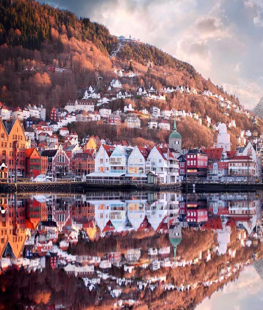 Wonderful Placesさんのインスタグラム写真 - (Wonderful PlacesInstagram)「Bergen Harbor - Norway ✨❤️❤️❤️✨ . Picture by ✨✨@butnomatter.theroadislife✨✨ #wonderful_places for a feature ❤️」10月24日 12時15分 - wonderful_places