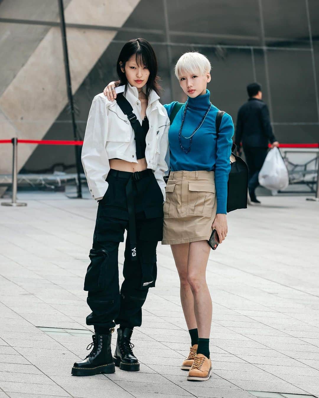 가로수길 , Seoulのインスタグラム：「SFW Street Fashion Style Thx @dohyunkims @iam_rira 🔥 서패윜 대표 스윀 모델 도현 리라」