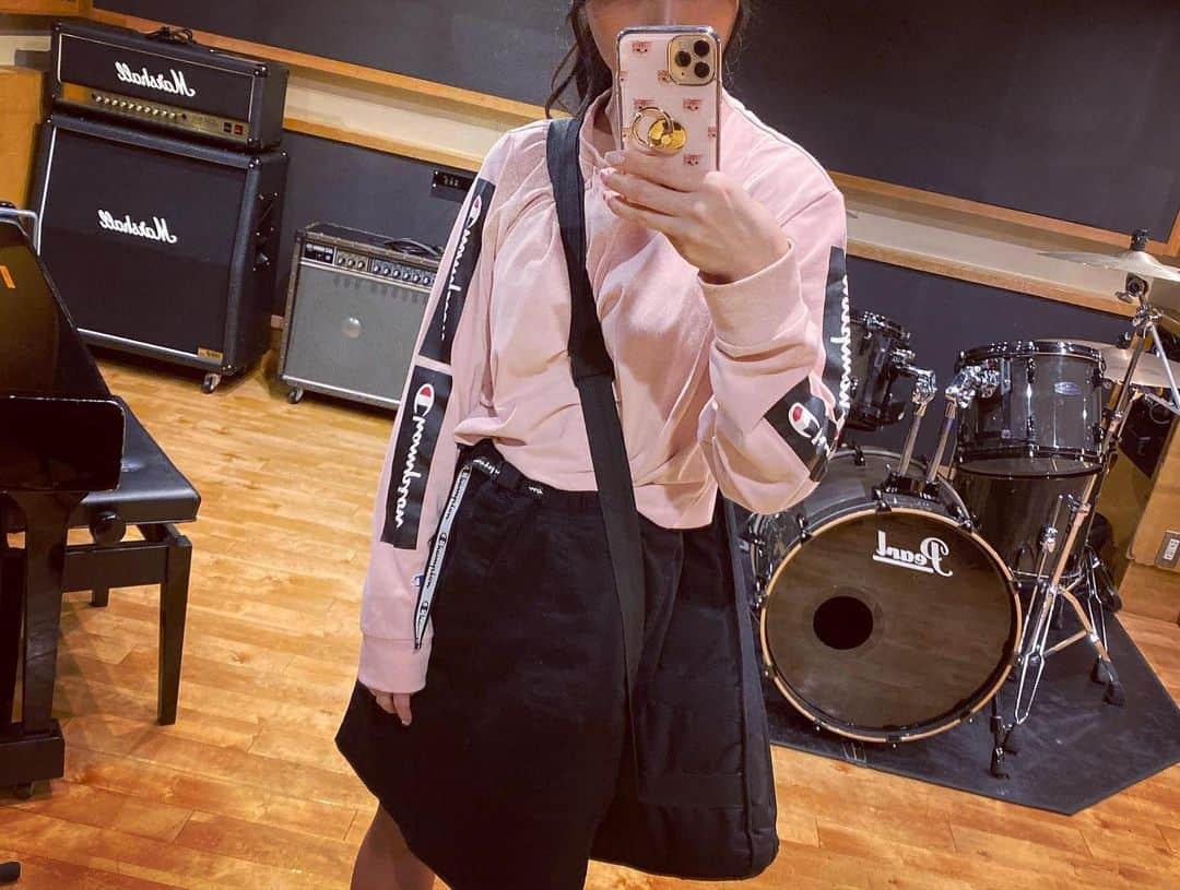 根岸愛さんのインスタグラム写真 - (根岸愛Instagram)「こないだの 全身Champion👑 cap🧢tsirt👚 skirt👗socks🧦  shoes:Dr.Martens  TシャツはPASSPO☆メンバーからの誕生日プレゼント🎁  #champion #fashion #drmartens #champion女子 #チャンピオン #チャンピオン女子 #ねぎしふく #ねぎ私服」10月24日 12時30分 - negishiai927