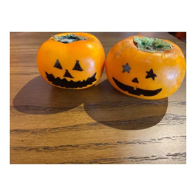 中山こころさんのインスタグラム写真 - (中山こころInstagram)「Happy Halloween👻 * #パンプキンおばけ #何かが違う  #自作の目鼻口 #何かが違う #特に口 #柿やん」10月24日 12時57分 - coocoorooo