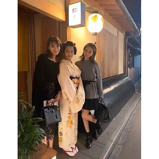 渡邊水希さんのインスタグラム写真 - (渡邊水希Instagram)「↩︎↩︎↩︎↩︎↩︎✖︎5📸📹 We went to go to kyoto last week. #🚅 #love #with #family #👩‍❤️‍👩 #trip #in #kyoto #kamogawaodori  #iloveyou #ootdfasion @redvalentino  @hermes  @bellrosswatches  @cloe」10月24日 13時03分 - mizuki__watanabe