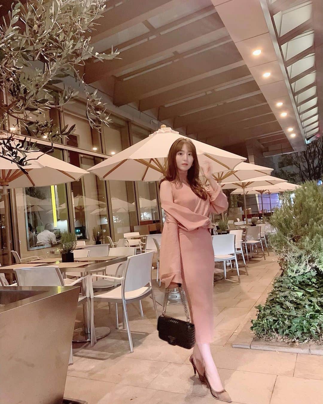 堀尾実咲のインスタグラム：「#cordinate #fashion #portrait💋💋💋 #onepiece → @drwcys_official  #shoes → @darich_official  #drwcys #darich」