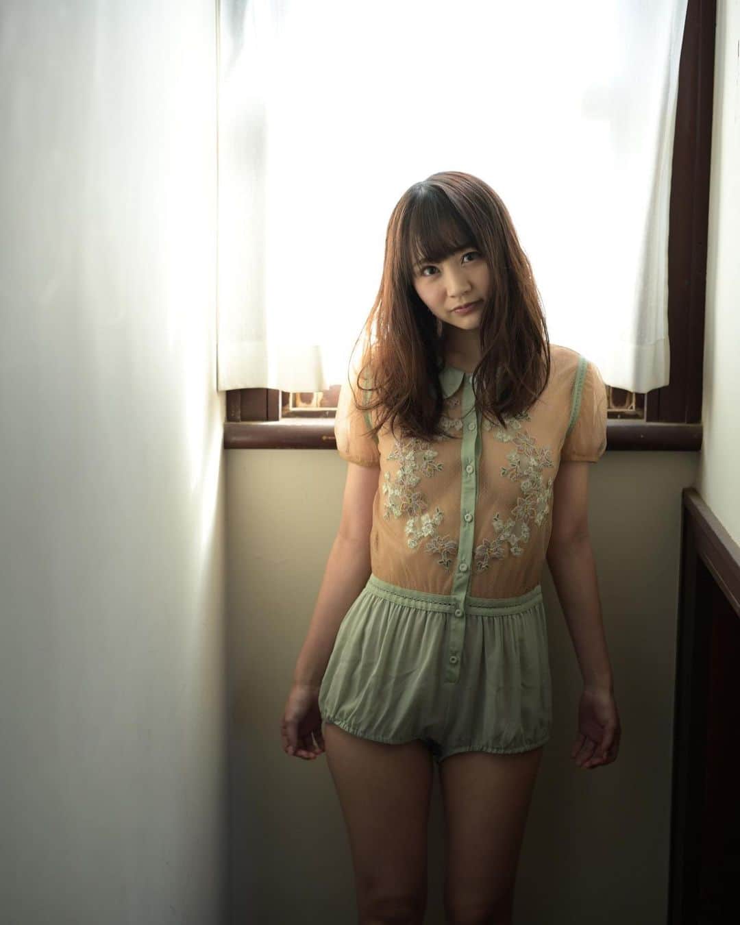のインスタグラム：「掲載してない写真を。 写真集プロジェクトから 一年経ちました。 いいことも悲しいことも全てがきた#グラウンドファンディング  私にはきつかったのが正直なところ。もう一生やりたくない。🤣 ただ、感謝の気持ちでいっぱいです。 写真は残るしかわいい衣装で やはりそこはグラビアさいこう。 #グラビア  10000円の15th #写真集 #strawberryblossom」