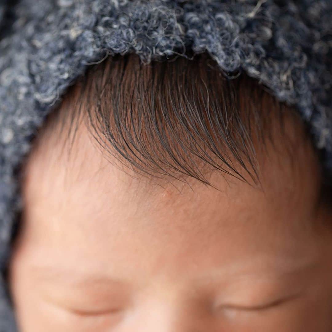 知念美加子さんのインスタグラム写真 - (知念美加子Instagram)「愛がとまらない❤️ ・ ・ Photo by @umare_mw ・ #newbornphotography  #ニューボーンフォト #たけのこメモリー」10月24日 13時53分 - chinenmikako
