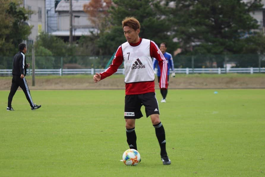 ツエーゲン金沢さんのインスタグラム写真 - (ツエーゲン金沢Instagram)「. . training⚽️ photo gallery . . #zweigen#ツエーゲン#ツエーゲン金沢#ZWEIGEN#KANAZAWA#Kanazawa#石川#金沢#挑戦をこの街の伝統に#ISHIKAWA#Ishikawa#NEXTSTORY#サッカー#soccer#Jリーグ#J2#観戦#スポーツ#sports#ツエジェニック#j撮り#WeareZweigen#japan#football」10月24日 13時50分 - zweigen_official