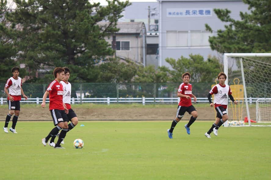 ツエーゲン金沢さんのインスタグラム写真 - (ツエーゲン金沢Instagram)「. . training⚽️ photo gallery . . #zweigen#ツエーゲン#ツエーゲン金沢#ZWEIGEN#KANAZAWA#Kanazawa#石川#金沢#挑戦をこの街の伝統に#ISHIKAWA#Ishikawa#NEXTSTORY#サッカー#soccer#Jリーグ#J2#観戦#スポーツ#sports#ツエジェニック#j撮り#WeareZweigen#japan#football」10月24日 13時50分 - zweigen_official