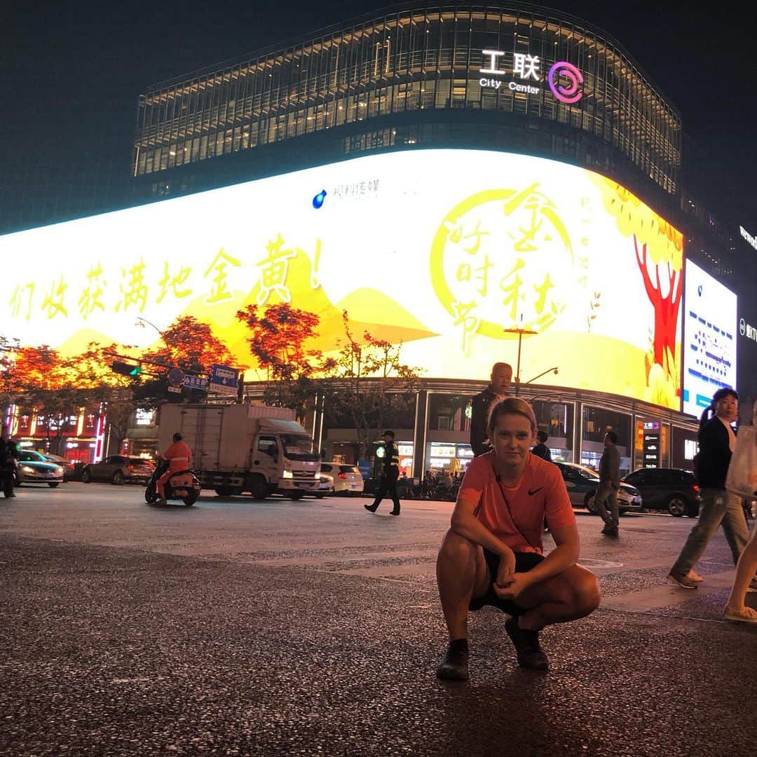 Karolina pekのインスタグラム：「Tourist mode on🇨🇳😅🤤 #hangzhou」