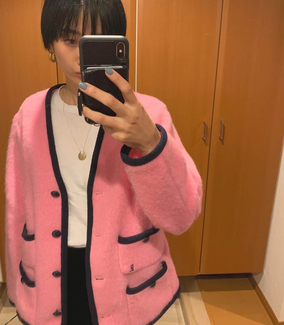 宮城舞さんのインスタグラム写真 - (宮城舞Instagram)「このピンクのJKが素敵すぎて 色味を伝えたくて加工ナッシング💞 ブランドタグ付けしまーす🕴🏻 タグないやつはVintage🕴🏻 #ナッシングとか死語 #今日の宮城はん」10月24日 14時10分 - mai_miyagi