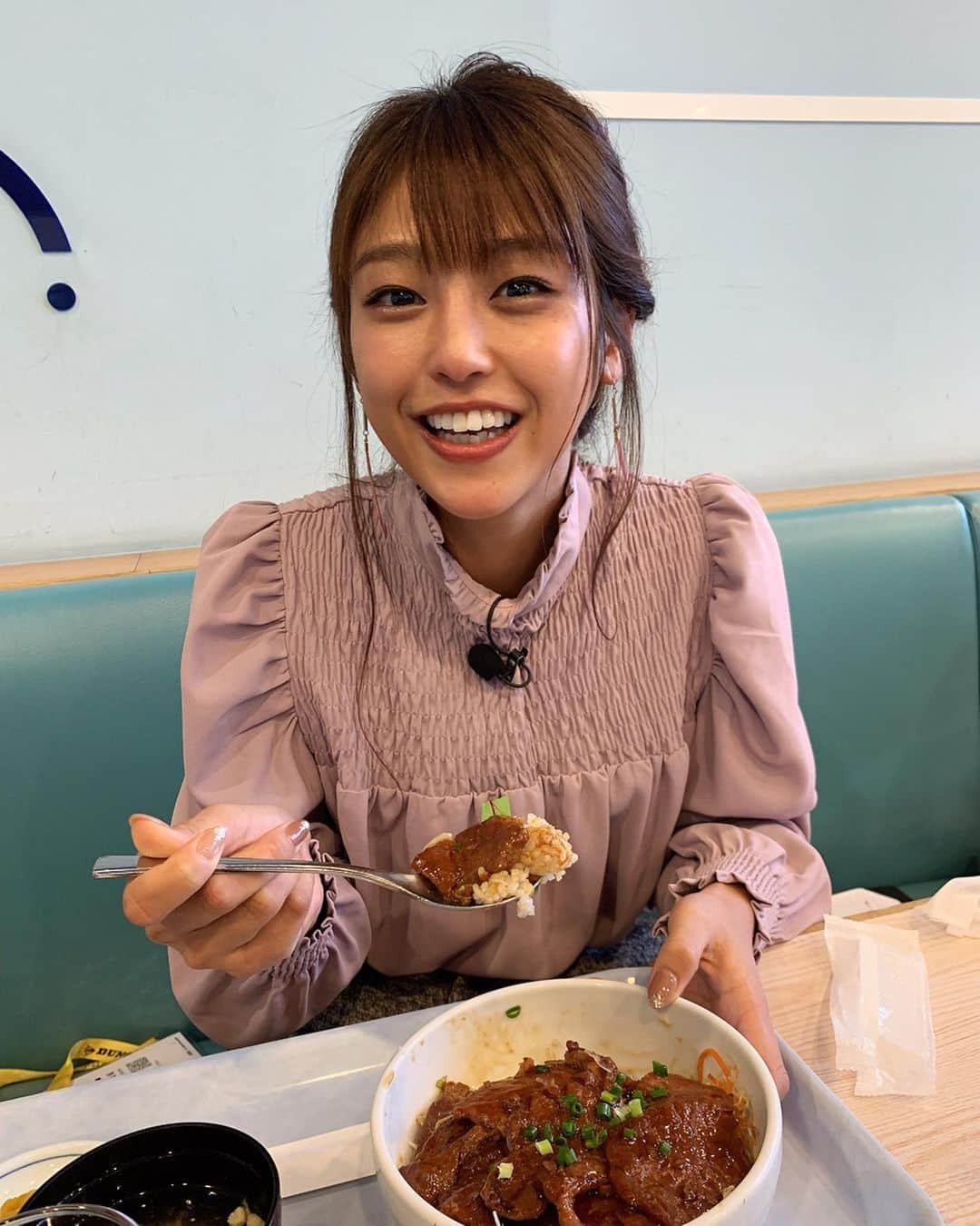 岡副麻希さんのインスタグラム写真 - (岡副麻希Instagram)「🍓﻿ みんなでお昼ごはん😚💝﻿ ﻿ タンタン麺と悩んだ結果﻿ #ポーク丼 🐷💫💫💫﻿ ﻿ #ぱくっ#もぐもぐ﻿ #ごちそうさまでした﻿ ﻿ どんより空になってきましたね☁️﻿ お天気もちますように😣👑﻿ ﻿ 👚#supremelala﻿」10月24日 14時43分 - maki_okazoe_official