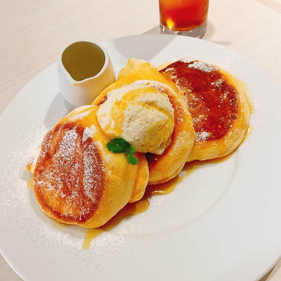星村麻衣のインスタグラム：「母のリクエストで幸せのパンケーキへ🥞✨ #lunch  #pancakes  #幸せのパンケーキ #かぼちゃのパンケーキ #ふわふわすぎてビックリ」