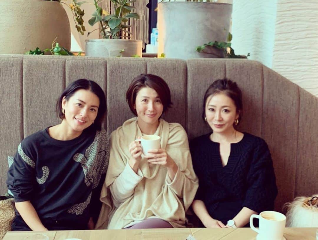 桃生亜希子さんのインスタグラム写真 - (桃生亜希子Instagram)「ゆいちゃん @takumayui からお誘いを受けて、気になっていたハンモックヨガに🧘‍♀️行ってきたよ！ 　海をみながらハンモックに身を預けてするヨガは、完全に力が抜けるし、普段使わない身体のピンポイントにアクセスできる！ 　想像以上によかった💕 身体もポカポカ、お腹も空いて、ランチも美味しい。 　気持ちいいひととき。🙏✨ @sunny_funny_days」10月24日 15時14分 - pinokosugar