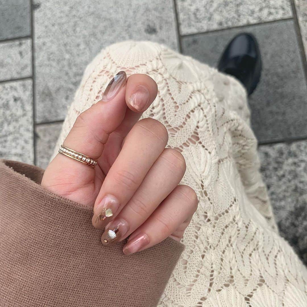 中沢結のインスタグラム：「. . minz(@nailminz)さんでネイルチェンジして頂いたよ！ . かつた(@minz_jun)さんは本当に施術も丁寧で、パーツとかのバランスとか完璧！店員さんにここをこうして欲しいとか伝えるの苦手なんだけど、もはや言うことなしで有り難い＾＾ . 店内ではこの日バチェラー流れてて、楽しんでたらあっという間に完成してました💅🏻 . そしてまんまとバチェラーにハマり、配信済みのものは全部観た。笑 . . #minz#minz新宿#ネイル#nail#ジェルネイル#💅🏻」