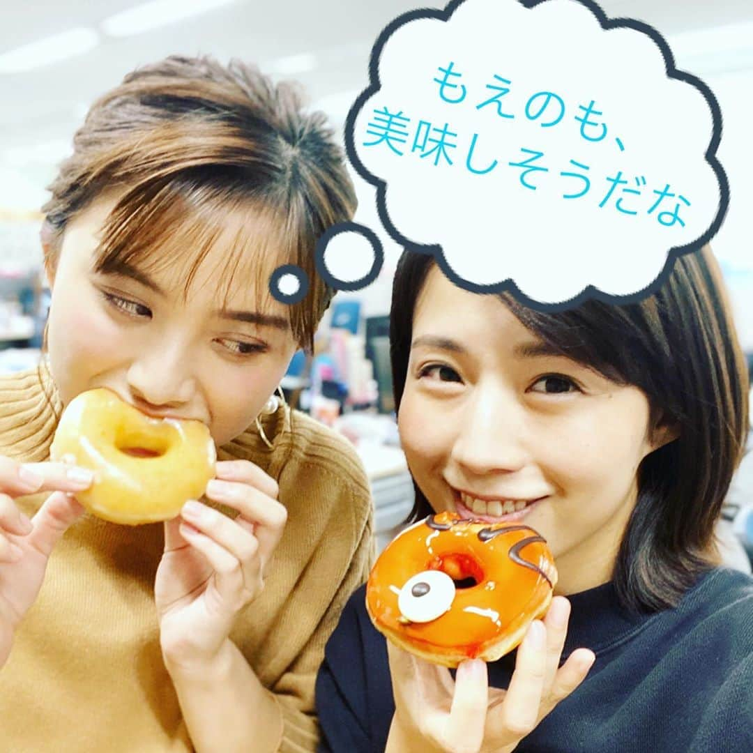 山本雪乃さんのインスタグラム写真 - (山本雪乃Instagram)「🍩 今日は、 番組の差し入れでいただいた ドーナツをみんなで食べました🤗  こりゃ、インスタ映えだ！！ ということで、 すかさず写真！😂　*  新人の仁科くんが撮ってくれました。  最後の一枚は、 獲物を狙う目。 （もえは可愛い顔してるのに笑）  ということで、 もう一個食べました😂 *  さて、 今日はこれから収録です😊 ドーナツパワーで がんばります〜  #おいしかったー　 #ちはるちゃん　 #並木ちゃん　 #もえさん #仁科くん」10月24日 15時41分 - yukino_yamamoto5