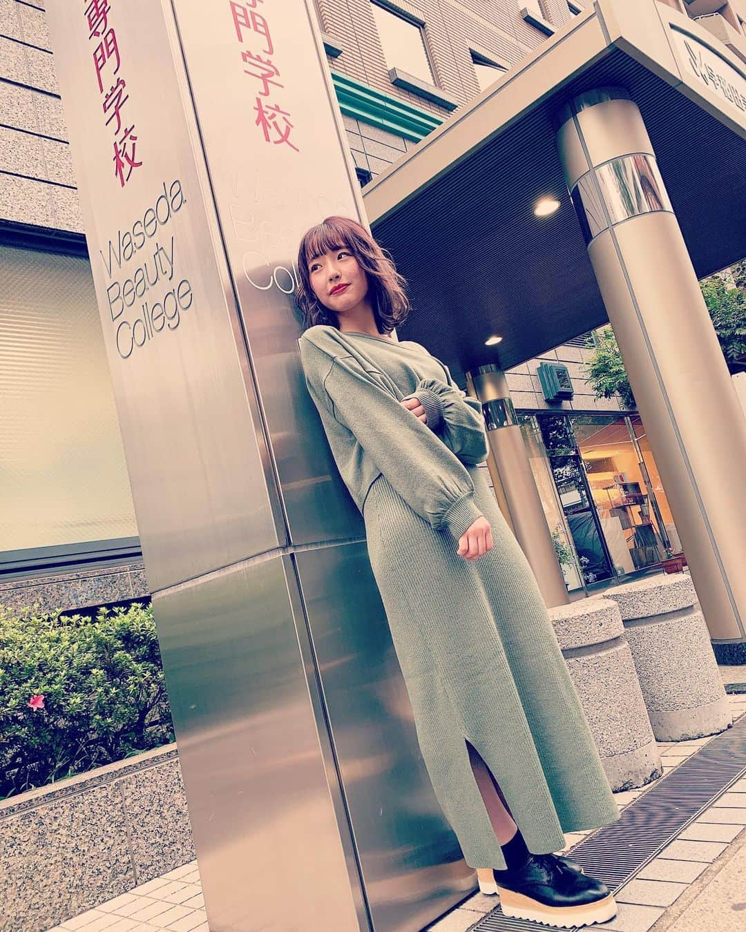 早稲田美容専門学校さんのインスタグラム写真 - (早稲田美容専門学校Instagram)「✨早稲美内定者速報✨ 💥有名店Tierraに内定しました💥 20C セキ ヒヨリさん 🎉🎉🎉おめでとう🎉🎉🎉 #hairsalon#tierra #有名店#ティエラ #美容師#美容学生#ヘアサロン#fashion#outer#top#bottom#lowrysfarm #fashion#美容室#美容学校 #snap#photography #ootd #コーデ#オシャレコーデ #おしゃれさんと繋がりたい  #ファッション好きな人と繋がりたい#サロンモデル  #美容師さんと繋がりたい#ヘアアレンジ #美容学生と繋がりたい #おめでとう  #早稲美#早稲田美容専門学校」10月24日 16時30分 - wasedabiyo