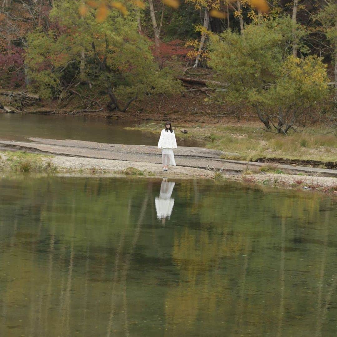 のインスタグラム：「パラレルワールド。 元気かな☁️ #写真集 別カット #ただ君を愛してる のロケ地」