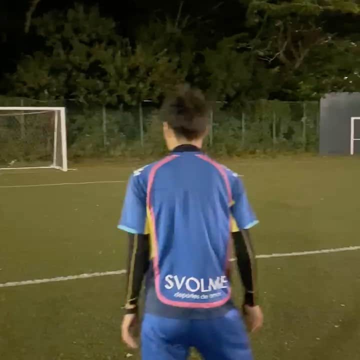 永里源気のインスタグラム：「術後初シュート😎⚽️😎 まだ恐る恐る蹴ってる感じだけどまた一歩前進✨  #前十字靭帯再建手術 #術後4ヶ月2週間 #リハビリ #シュート練習」