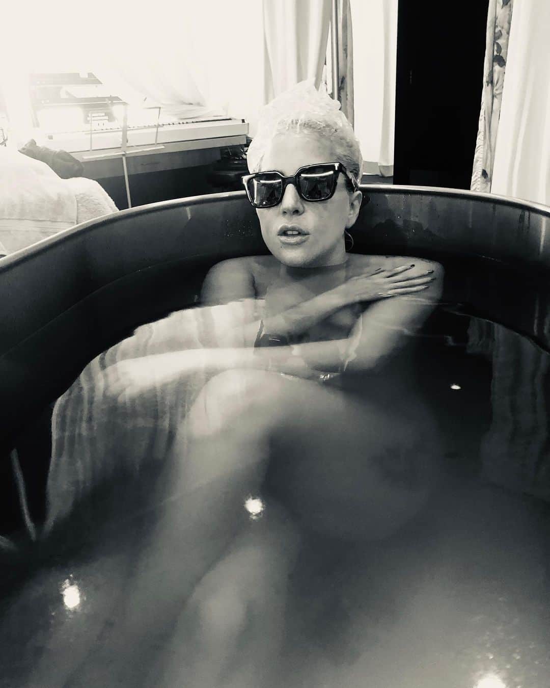 レディー・ガガさんのインスタグラム写真 - (レディー・ガガInstagram)「#Enigma Happy 10 year Anniversary Bad Romance. Same woman, different bath.」10月24日 16時43分 - ladygaga