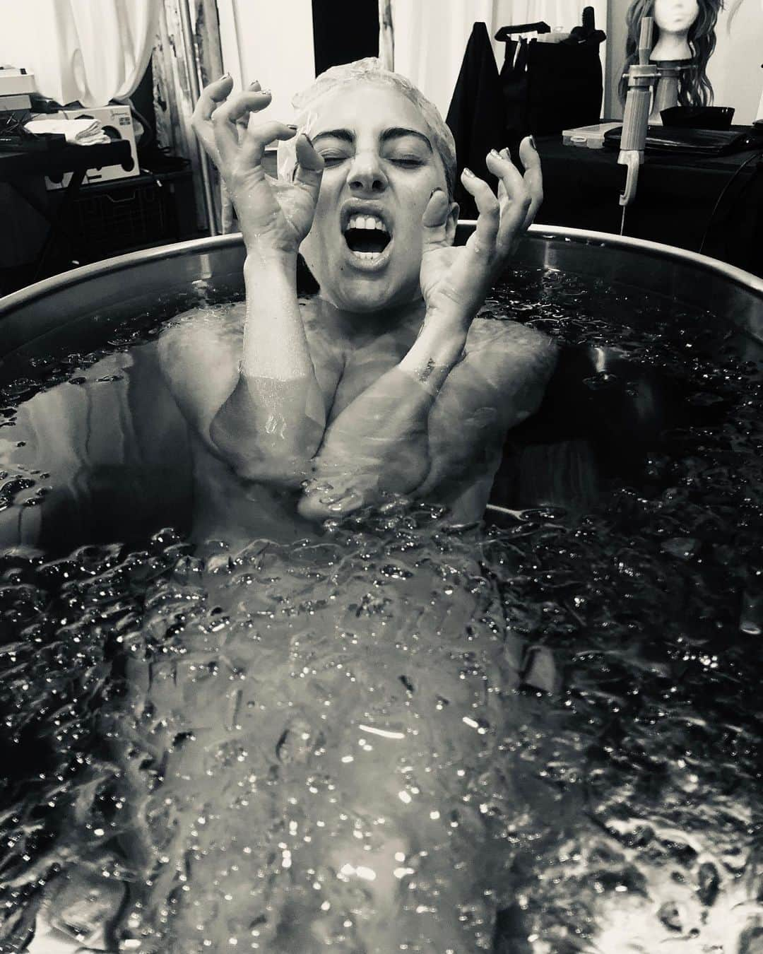 レディー・ガガさんのインスタグラム写真 - (レディー・ガガInstagram)「#Enigma Happy 10 year Anniversary Bad Romance. Same woman, different bath.」10月24日 16時43分 - ladygaga