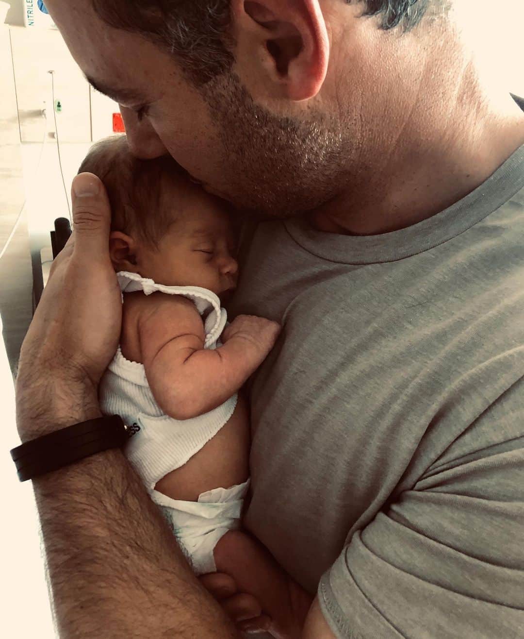 のインスタグラム：「Daddy’s girl 😍 @jakewwall」