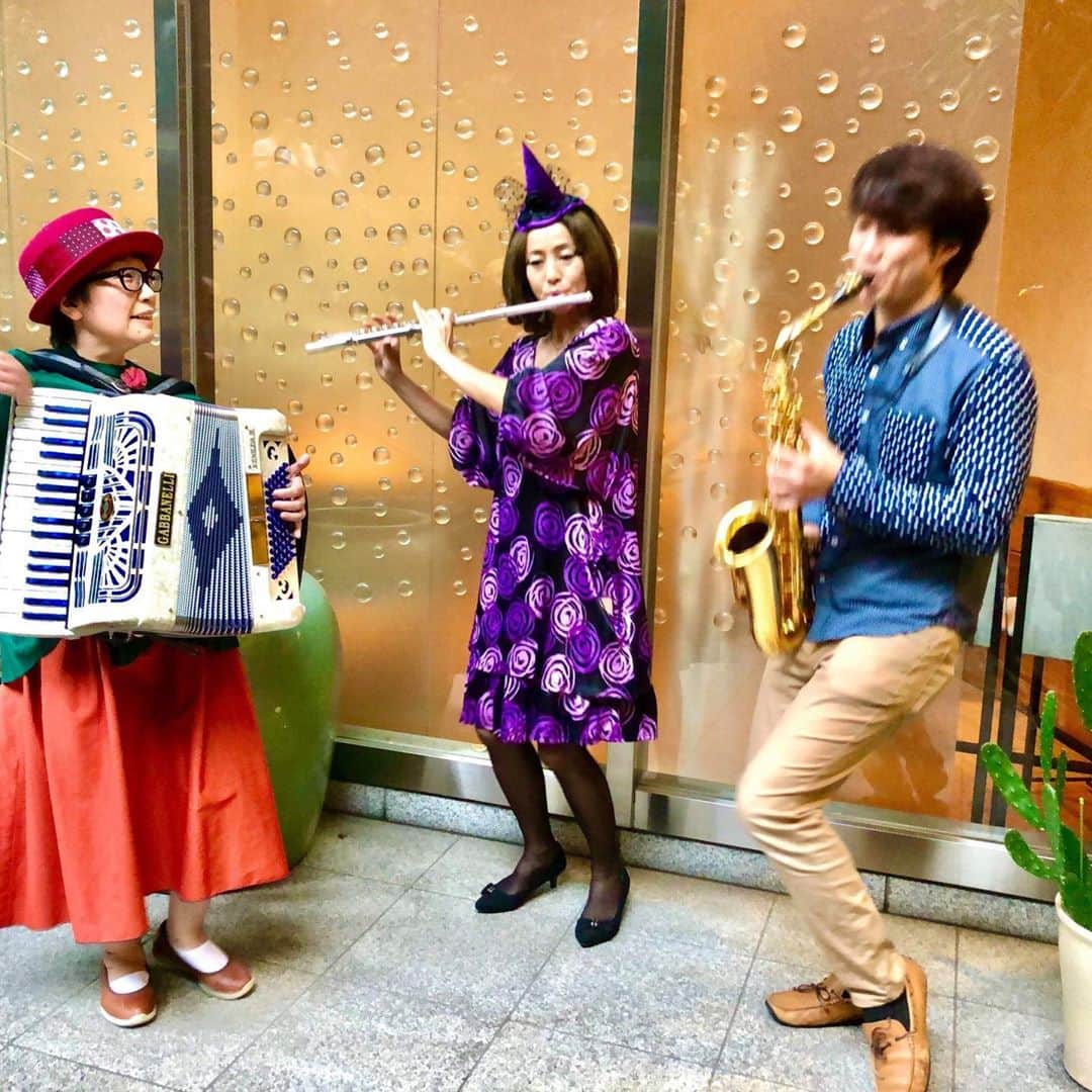 橋本志穂さんのインスタグラム写真 - (橋本志穂Instagram)「歌声喫茶、ハロウィン🎃」10月24日 17時05分 - shihohashimoto3