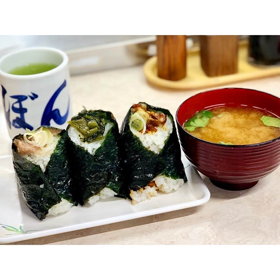 中田奈沙さんのインスタグラム写真 - (中田奈沙Instagram)「ONIGIRI lover🍙❤️ 《ぼんご》のおにぎりは 定期的に食べたくなる 世界一のおにぎり☺️ 今月は2回行けました✨ * #奈沙ログ #奈沙ログin大塚 #やっぱり米が好き #noricenolife * ⬅︎swipe⬅︎ ①高菜 豚キムチ➕納豆 牛すじ➕カレー ②ネギトロ 野沢菜 牛すじ➕カレー * * #riceball #onigiri #japanesefood #foodie #instafood #foodstagram #foodporn #foodpic #foodgasm #otsuka #tokyo #japan #gourmet #おにぎり #ぼんご #大塚 #東京 #激ウマ #世界一 #コシヒカリ #米 #グルメ #白米 #飯テロ　#おにぎりぼんご」10月24日 17時02分 - nasa_nakada