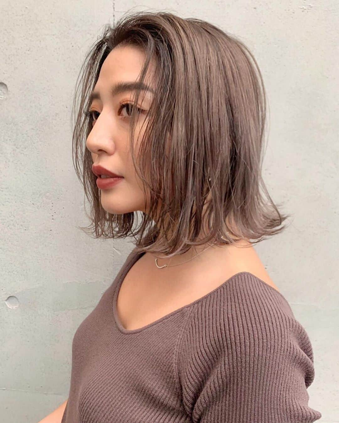 happyyopyさんのインスタグラム写真 - (happyyopyInstagram)「new hair 💇🏽‍♀️﻿ 今回のカラーは﻿ 「エロっぽく」とオーダー﻿ なんかそんな気分だったんだよね🖤🤣﻿ いつも意味わからないオーダーに﻿ 真剣に向き合ってくれてありがとう😛﻿ ﻿ スクロールして２枚目の画像が加工なしだから﻿ わかりやすいかも🙆‍♀️🌼﻿ ﻿ 私の名前を使ったら﻿ 50%オフになるからぜひ行ってみてね♡﻿ 💇🏽‍♀️ @ryo_saltwater  #よぴ_hair #よぴコーデ #newhair #newhaircolor」10月24日 17時04分 - happyyopy