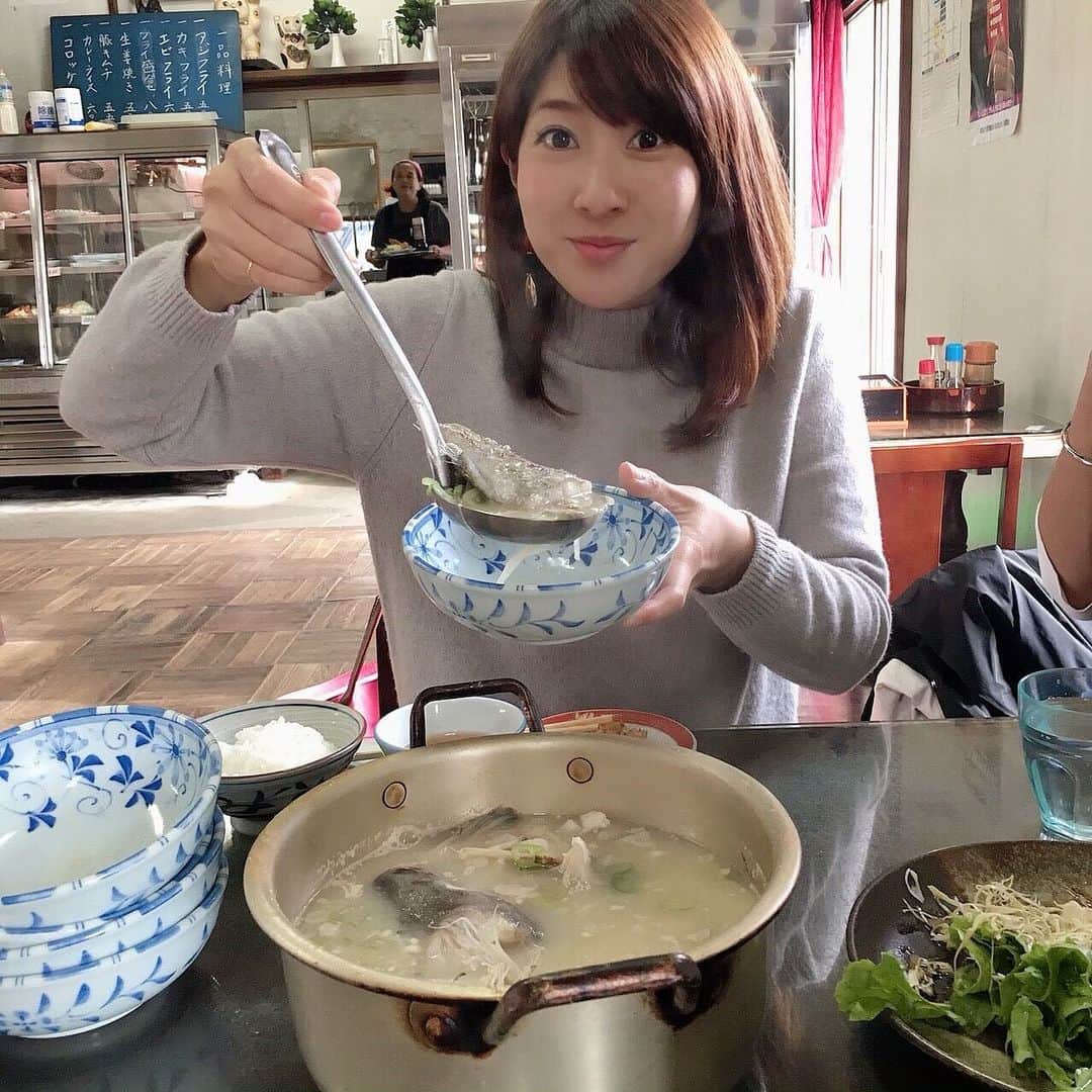 女子アナ47のインスタグラム：「富山のたら汁街道！ . 皆さんこんにちは！ 元富山テレビ放送アナウンサーで、今はフリーアナウンサーの林藍菜です。  富山県朝日市には『たら汁』というソウルフードがあるんです✨  たらを肝まで丸ごと🐟使った栄養満点のたら汁は、熱々！ 寒くなるこれからの季節にぴったりなんです🌟  #女子アナ47 #47発信プロジェクト #アナウンサー #フリーアナウンサー #女子アナ #地方創生 #地方創生アナウンサー #司会 #司会者#たら汁 #富山グルメ #富山旅行 #富山ランチ #富山観光 #ソウルフード #富山ソウルフード #郷土料理 #たら汁街道 #栄食堂 #朝日町 #朝日町グルメ #漁師料理 #栄養満点ごはん #旅行好き女子 #旅行すきな人と繋がりたい #富山旅行🐟 #富山旅行✈️」