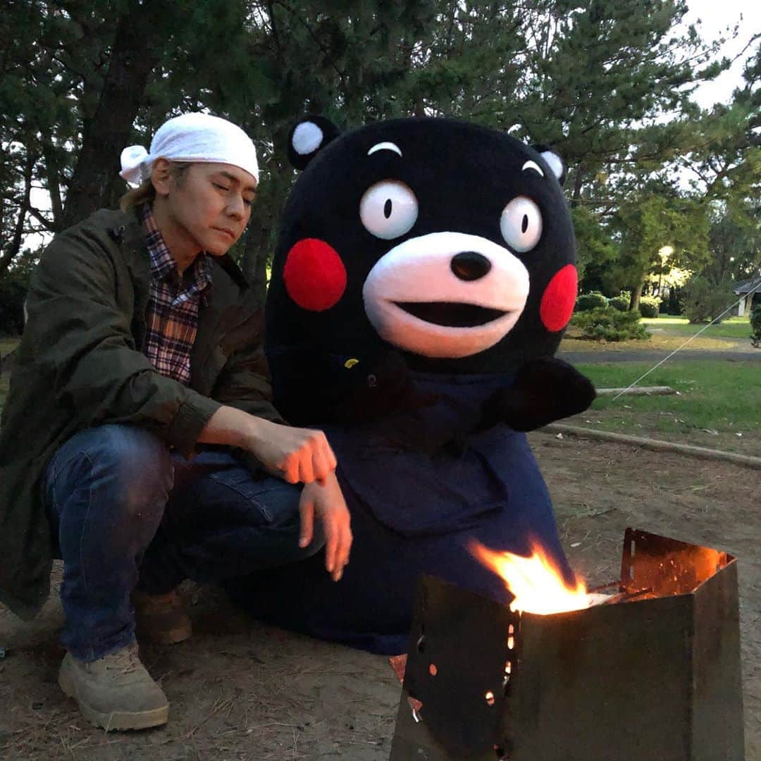 ヒロシさんのインスタグラム写真 - (ヒロシInstagram)「くまモンと焚火する事があるとはね。  #くまモンTV #ヒロシちゃんねる」10月24日 17時18分 - hiroshidesu.official