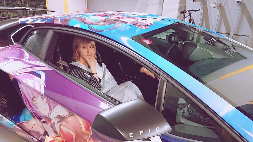 吉田有里のインスタグラム：「Epic Seven-エピックセブン-の﻿ 特別先行プレイの新番組に出演させて頂いております！﻿ 事務所の先輩、中村さんと﻿ ご一緒させていただきました〜〜📱🌟﻿ #０１で乗せていただいたエピックセブンカー…超かっこいい…メルセデス可愛い…🚙﻿ (ガルウイングにそこはかとなく憧れていた吉田)﻿ ﻿ めちゃくちゃ緊張しておりますが﻿ めちゃくちゃ楽しかったです！！！！！！笑﻿ 吉田のへっぽこMCを、お世話しながら面白くしてくださる中村さんに感謝しかないです😭🙏﻿ ﻿ 番組で、沢山の方がエピックセブンに興味を持ってもらえたら嬉しいです。﻿ 配信、楽しみだな〜〜！！﻿ ﻿ #Epicseven #エピックセブン #中村悠一 さん」