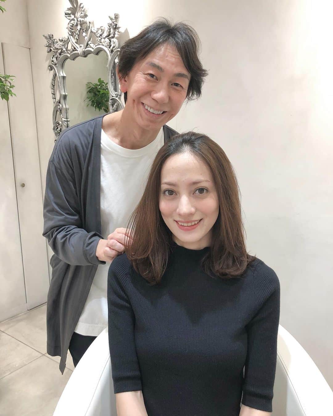 英玲奈さんのインスタグラム写真 - (英玲奈Instagram)「昨日は @takahashikazuyoshi_zacc  のところへ。  癖毛が落ち着いちゃう素晴らしいトリートメントしていただきました！！ つるつるになったー^_^」10月24日 17時25分 - erena_erenyan