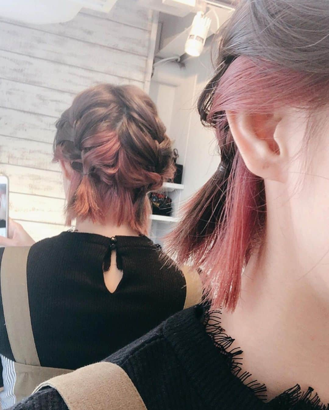 後藤真希さんのインスタグラム写真 - (後藤真希Instagram)「今日はヘアメンテナンスデー。 インナーカラーをラベンダーピンクにしてみたよ♡ @vicca_hair  @vicca_nakazawa_yoshio  #vicca #まきふく @andemiu_official  @prada  #andemiu」10月24日 17時28分 - goto_maki923