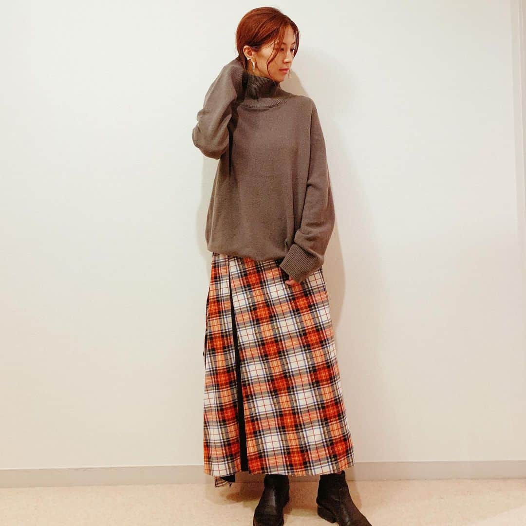 安田美沙子さんのインスタグラム写真 - (安田美沙子Instagram)「私服。 knit... @therow shoes.. #alexanderwang  仲良しみんなと、お洋服のセール後焼肉✨息子、時間と共にはしゃぎ出す。母ちゃんの買い物に付き合ってくれてありがとう❤️」10月24日 17時30分 - yasuda_misako