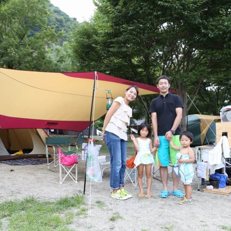キャンプ情報サイト［ランタン］さんのインスタグラム写真 - (キャンプ情報サイト［ランタン］Instagram)「CAMP SMILE STYLE ／ 自作の流し付きキッチン台で 料理がスムーズ！ ＼ いろんなキャンパーのキャンプスタイルを現地取材と一般キャンパーからの投稿で数多く掲載してます。 . . 詳しくは @lantern.camp  webサイトをご覧ください . . #camp #camping #outdoor #travel #trip #lantern_smile #nature #キャンプ #キャンプ用品 #アウトドア #テント #自然 #旅行 #キャンプ初心者  #キャンプ好きな人と繋がりたい #青川峡キャンピングパーク #スノーピーク #アメニティドーム #xpヘキサタープ #ファミリーキャンプ #ファミキャン」10月24日 17時50分 - lantern.camp