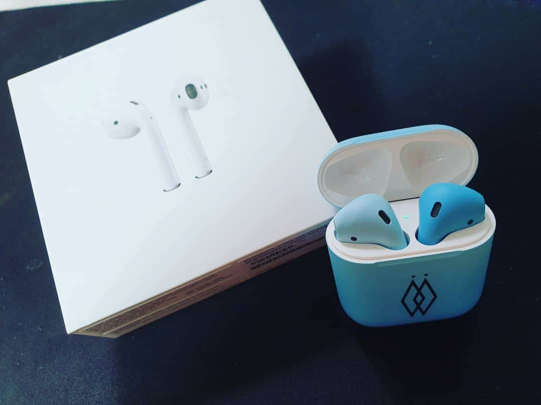 ハ・ミンウ（ミヌ）さんのインスタグラム写真 - (ハ・ミンウ（ミヌ）Instagram)「🤩 #airpods #Custom #에어팟 #커스텀 #하민우」10月24日 17時55分 - minwoo1482